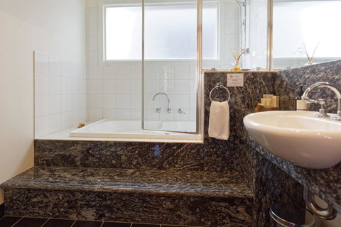 54 On Bank - Accommodation Mooloolaba 24