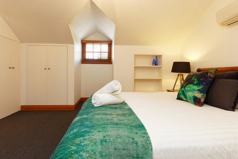 54 On Bank - Accommodation Mooloolaba 40