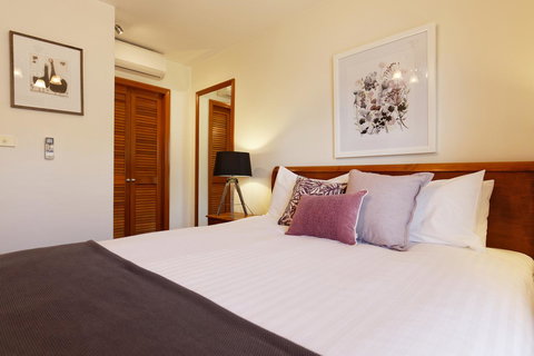 54 On Bank - Accommodation Mooloolaba 25