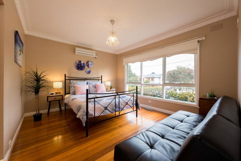 Lovely 5BR Full House In Glen Waverley, Walk To Train, Bus & Shops - Accommodation Mooloolaba 5