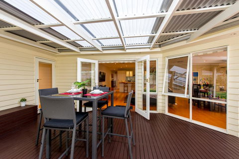 Lovely 5BR Full House In Glen Waverley, Walk To Train, Bus & Shops - Accommodation Mooloolaba 13