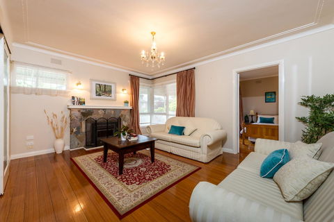 Lovely 5BR Full House In Glen Waverley, Walk To Train, Bus & Shops - Accommodation Mooloolaba 14