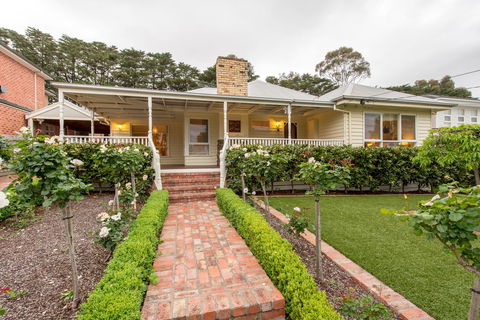 Lovely 5BR Full House In Glen Waverley, Walk To Train, Bus & Shops - Accommodation Mooloolaba 16