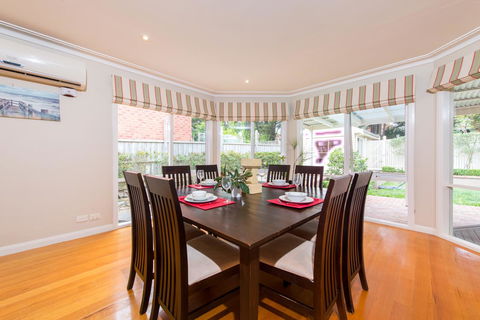Lovely 5BR Full House In Glen Waverley, Walk To Train, Bus & Shops - Accommodation Mooloolaba 4