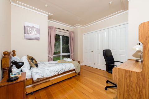 Lovely 5BR Full House In Glen Waverley, Walk To Train, Bus & Shops - Accommodation Mooloolaba 9