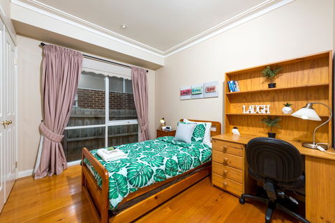 Lovely 5BR Full House In Glen Waverley, Walk To Train, Bus & Shops - Accommodation Mooloolaba 8