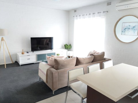 North Melbourne Retreat - Accommodation Mooloolaba 0