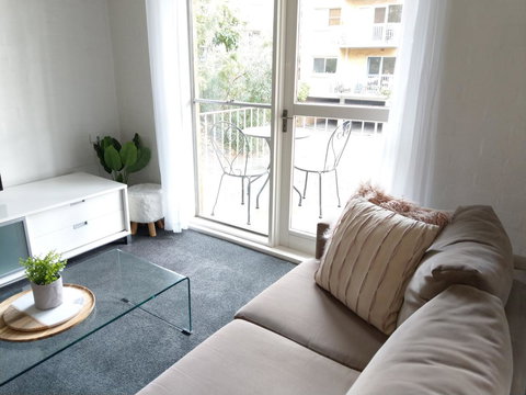 North Melbourne Retreat - Accommodation Mooloolaba 11