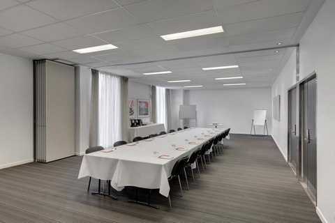 Travelodge Hotel Melbourne Docklands - Accommodation Mooloolaba 17