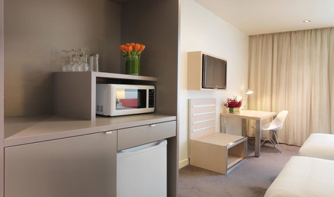 Travelodge Hotel Melbourne Docklands - Accommodation Mooloolaba 13