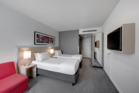 Travelodge Hotel Melbourne Docklands - Accommodation Mooloolaba 1