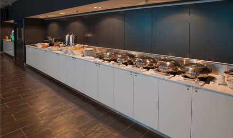 Travelodge Hotel Melbourne Docklands - Accommodation Mooloolaba 12