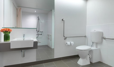 Travelodge Hotel Melbourne Docklands - Accommodation Mooloolaba 19