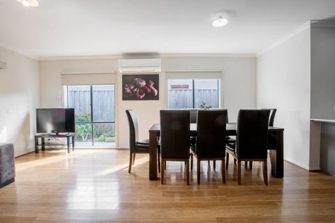 Holiday Rose - Accommodation Mooloolaba 7
