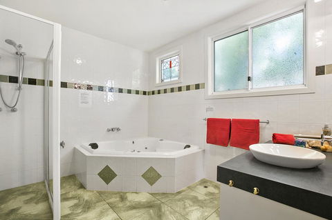 Black Dolphin Beach Penthouse - Accommodation Mooloolaba 15