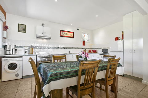 Black Dolphin Beach Penthouse - Accommodation Mooloolaba 4