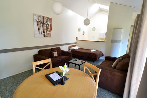 Executive Hideaway - Accommodation Mooloolaba 25