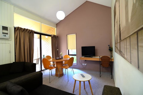 Executive Hideaway - Accommodation Mooloolaba 16