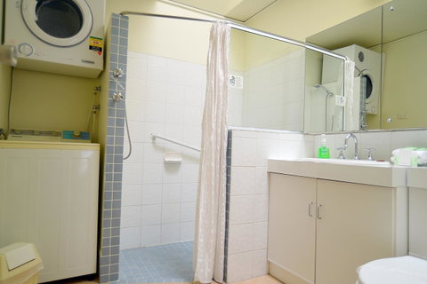 Executive Hideaway - Accommodation Mooloolaba 2