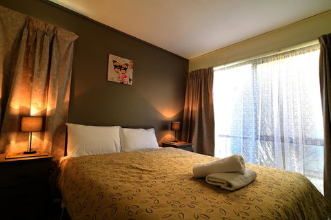 Executive Hideaway - Accommodation Mooloolaba 11