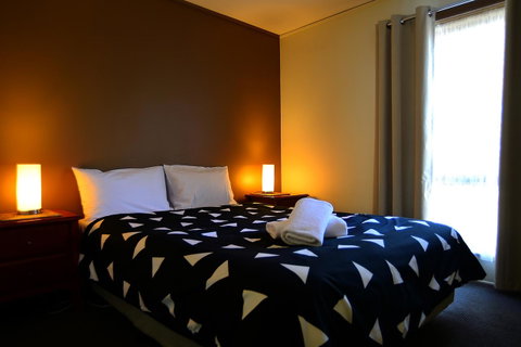 Executive Hideaway - Accommodation Mooloolaba 3