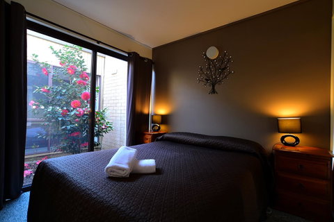 Executive Hideaway - Accommodation Mooloolaba 21