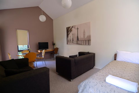 Executive Hideaway - Accommodation Mooloolaba 17