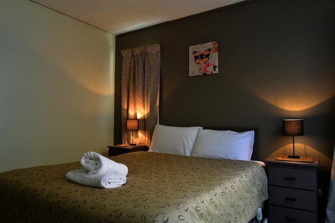 Executive Hideaway - Accommodation Mooloolaba 1