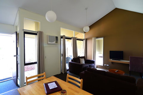 Executive Hideaway - Accommodation Mooloolaba 7