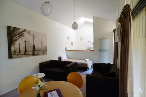 Executive Hideaway - Accommodation Mooloolaba 15