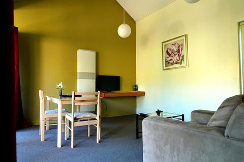 Executive Hideaway - Accommodation Mooloolaba 26