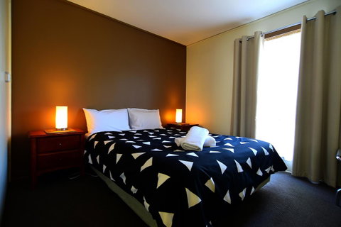 Executive Hideaway - Accommodation Mooloolaba 4