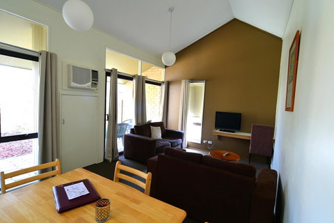 Executive Hideaway - Accommodation Mooloolaba 8