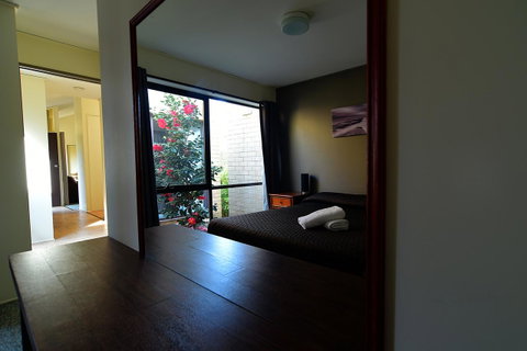 Executive Hideaway - Accommodation Mooloolaba 19