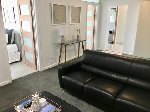 The Wheelhouse - 2BR Waterfront Apt In Town - Accommodation Mooloolaba 10