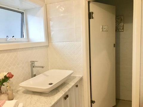 The Wheelhouse - 2BR Waterfront Apt In Town - Accommodation Mooloolaba 12