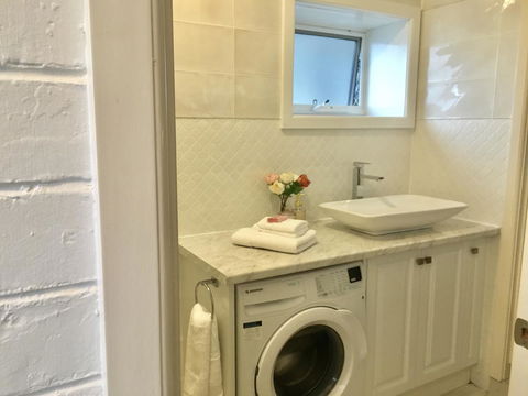 The Wheelhouse - 2BR Waterfront Apt In Town - Accommodation Mooloolaba 13