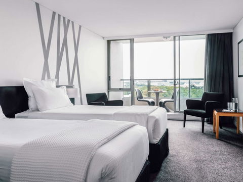 Quay West Suites Melbourne - Accommodation Mooloolaba 8