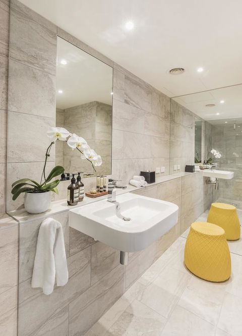 Quay West Suites Melbourne - Accommodation Mooloolaba 4