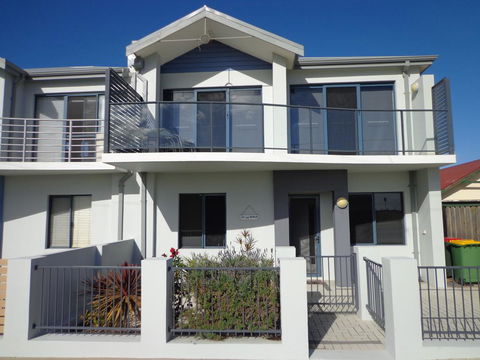 The Beach Villa Bunbury - Accommodation Mooloolaba 0