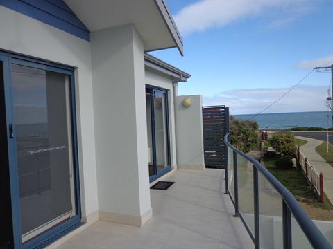 The Beach Villa Bunbury - Accommodation Mooloolaba 2