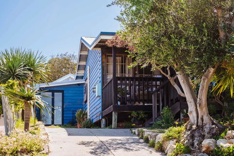 The Blue Beach House - Accommodation Mooloolaba 2