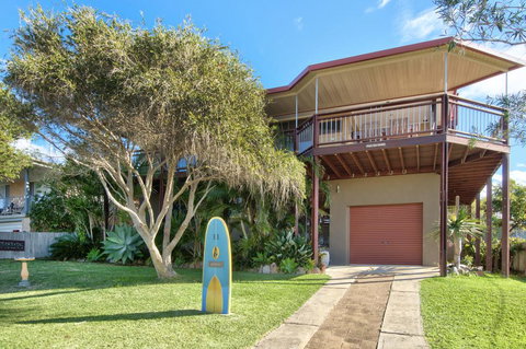 THE BOARDROOM ON BANKSIA - 11 Banksia Ave Bonny Hills - Accommodation Mooloolaba 1
