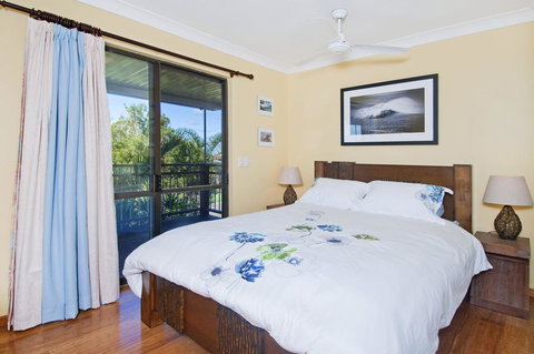 THE BOARDROOM ON BANKSIA - 11 Banksia Ave Bonny Hills - Accommodation Mooloolaba 3