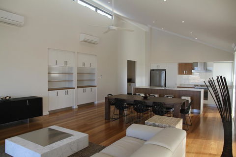 The Carnarvon Luxury Canal Home - Accommodation Mooloolaba 3