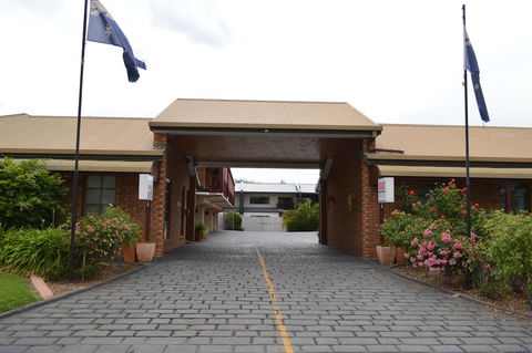 The Cottage Motor Inn Albury - Accommodation Mooloolaba 0