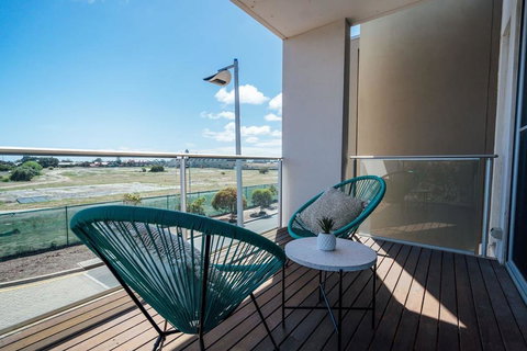 The Cove @ New Port-Pool - Spa - Sauna - Gym & More - Accommodation Mooloolaba 1