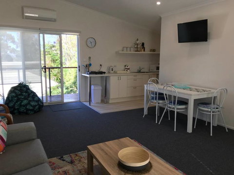 The Lake Guesthouse - Accommodation Mooloolaba 2