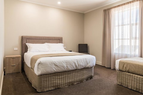 The Lighthouse Hotel - Accommodation Mooloolaba 0