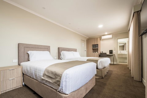 The Lighthouse Hotel - Accommodation Mooloolaba 2